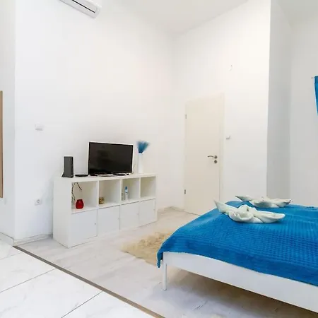 Apartment Dreamscape On Margit Boulevard By Nw