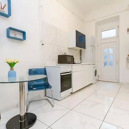 Apartment Dreamscape On Margit Boulevard By Nw
