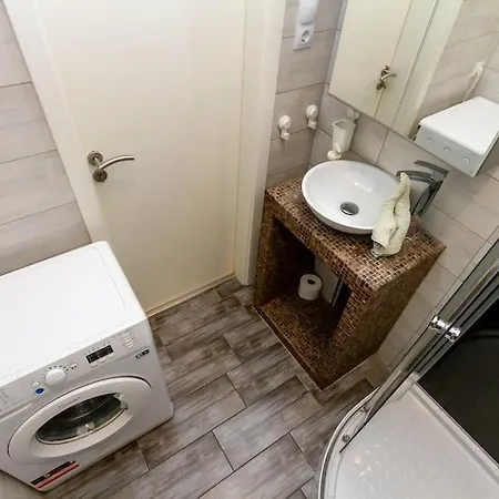 Apartment Dreamscape On Margit Boulevard By Nw
